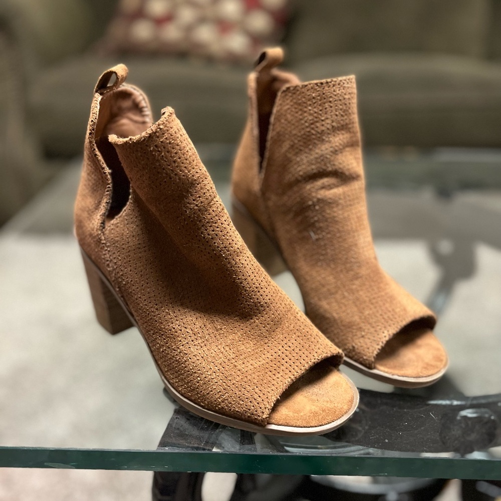 Comfy staple brown bootie!